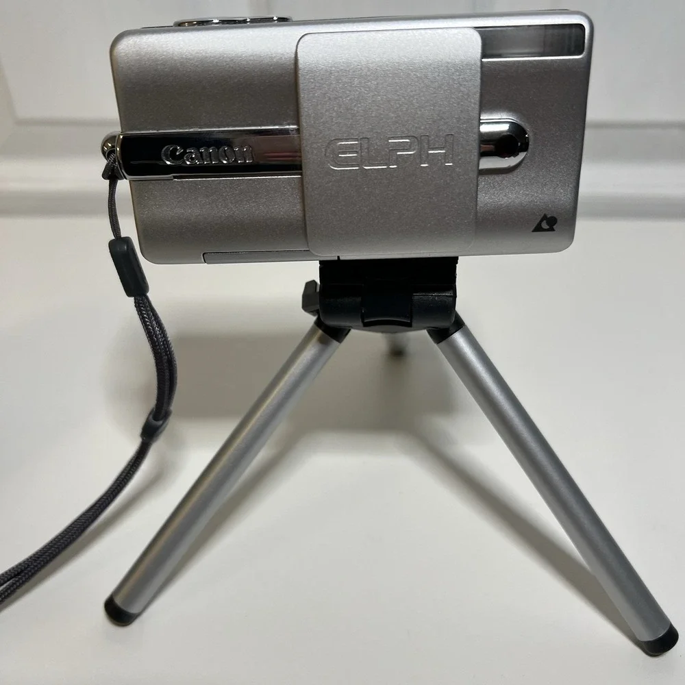 CANON ELPH Z3 COMPACT DIGITAL APS POINT & SHOOT FILM‎ CAMERA W Tripod - Untested